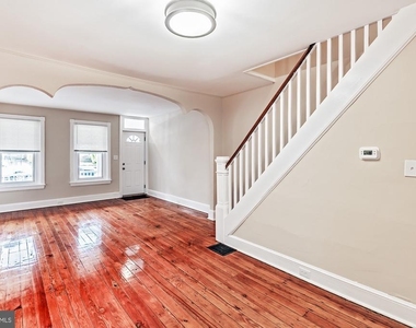 1607 Howland Street - Photo Thumbnail 5