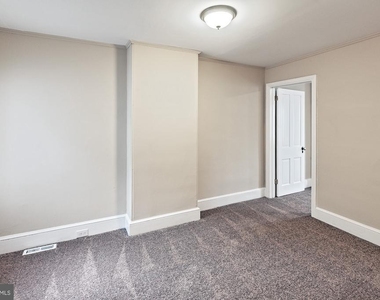 1607 Howland Street - Photo Thumbnail 12