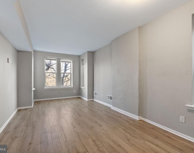 827 N Jackson Street - Photo Thumbnail 5