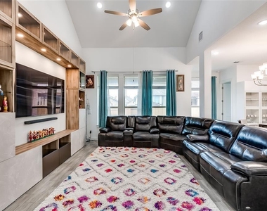 833 Whitetail Dr - Photo Thumbnail 5