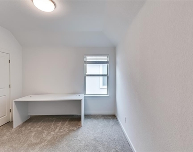 833 Whitetail Dr - Photo Thumbnail 24