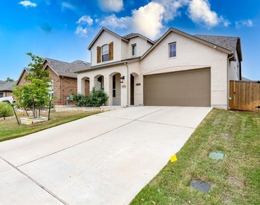 833 Whitetail Dr - Photo Thumbnail 1