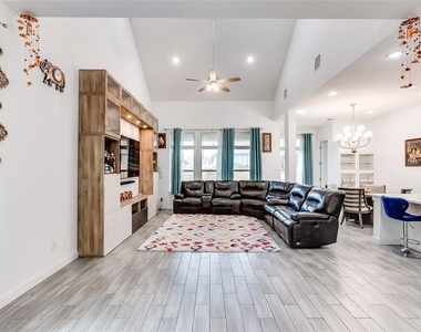 833 Whitetail Dr - Photo Thumbnail 6