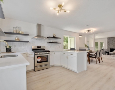 4011 Eskew Dr - Photo Thumbnail 9