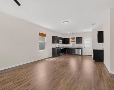 12713 Robert Taft St - Photo Thumbnail 6