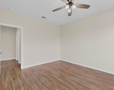 12713 Robert Taft St - Photo Thumbnail 18
