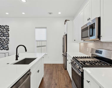 3809 Valley View Rd - Photo Thumbnail 10