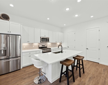 3809 Valley View Rd - Photo Thumbnail 8