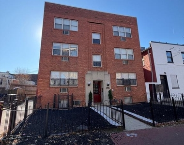 1010 P Street Nw - Photo Thumbnail 3