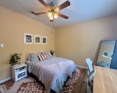915 W 23rd St - Photo Thumbnail 21