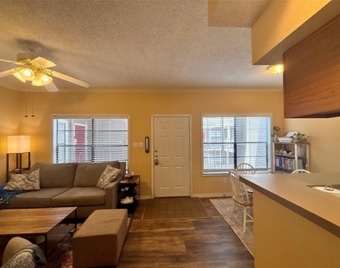 915 W 23rd St - Photo Thumbnail 13