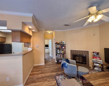 915 W 23rd St - Photo Thumbnail 4