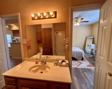 915 W 23rd St - Photo Thumbnail 15