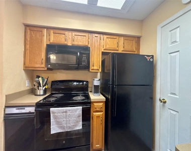 915 W 23rd St - Photo Thumbnail 11