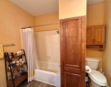 915 W 23rd St - Photo Thumbnail 17