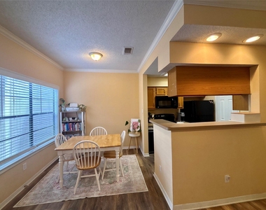 915 W 23rd St - Photo Thumbnail 7