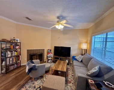 915 W 23rd St - Photo Thumbnail 5