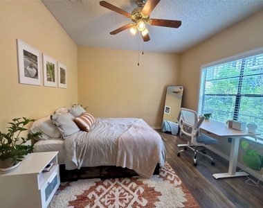 915 W 23rd St - Photo Thumbnail 20