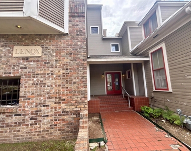 915 W 23rd St - Photo Thumbnail 1