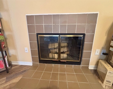 915 W 23rd St - Photo Thumbnail 6