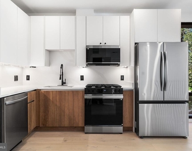 2504 41st Street Nw - Photo Thumbnail 5