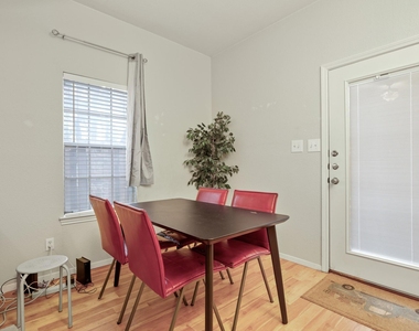 2810 Nueces St - Photo Thumbnail 7