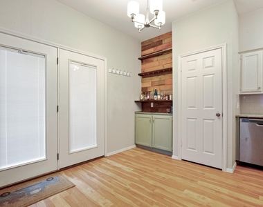 2810 Nueces St - Photo Thumbnail 8