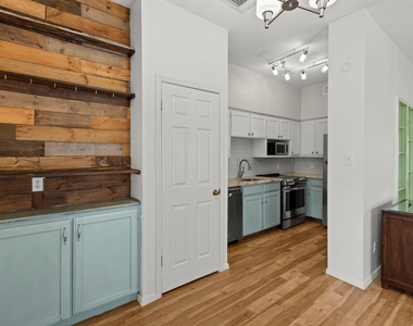 2810 Nueces St - Photo Thumbnail 10