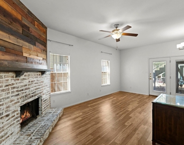 2810 Nueces St - Photo Thumbnail 19