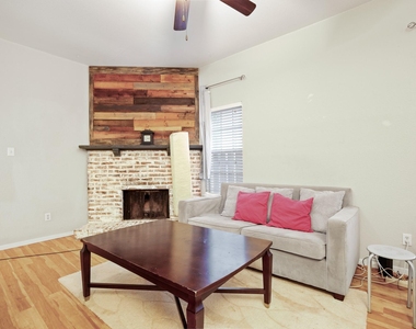 2810 Nueces St - Photo Thumbnail 3