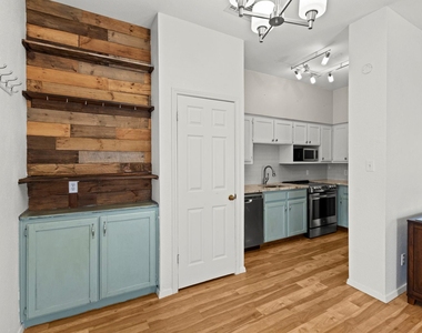 2810 Nueces St - Photo Thumbnail 12