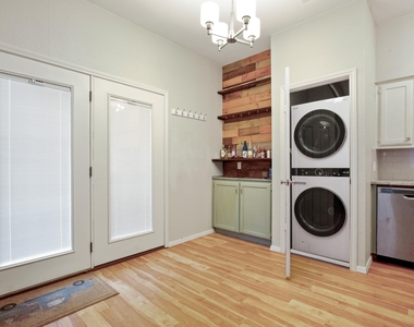 2810 Nueces St - Photo Thumbnail 4