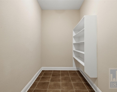 4906 Madrid Dr - Photo Thumbnail 12
