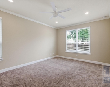 4906 Madrid Dr - Photo Thumbnail 13