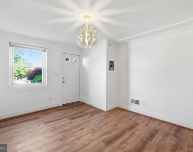 1701 Montello Avenue Ne - Photo Thumbnail 5
