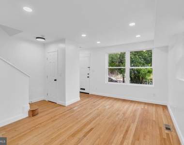 518 Oglethorpe Street Ne - Photo Thumbnail 16