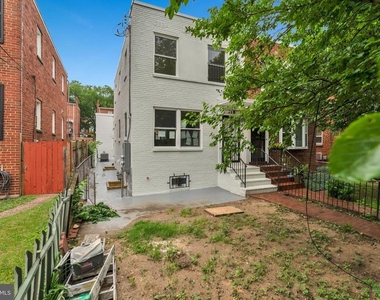 518 Oglethorpe Street Ne - Photo Thumbnail 5