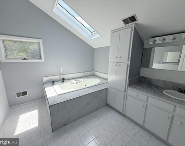 5021 Cathedral Avenue Nw - Photo Thumbnail 10