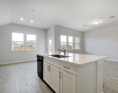134 Edgewater Trl - Photo Thumbnail 9