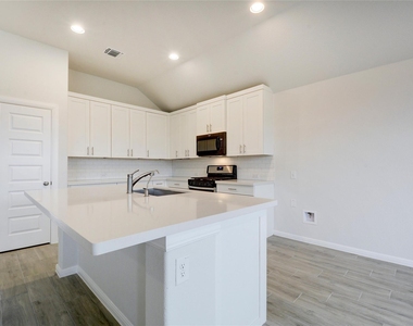 134 Edgewater Trl - Photo Thumbnail 11