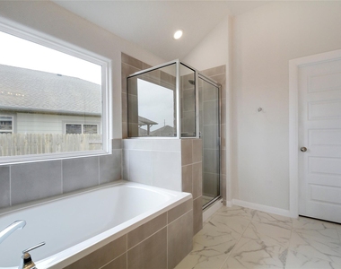 134 Edgewater Trl - Photo Thumbnail 17