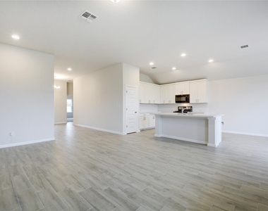134 Edgewater Trl - Photo Thumbnail 6