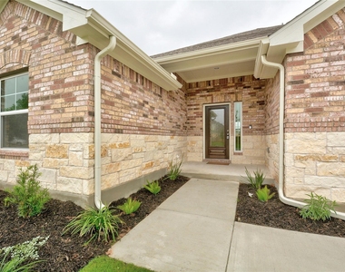 134 Edgewater Trl - Photo Thumbnail 4