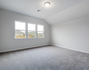 134 Edgewater Trl - Photo Thumbnail 13
