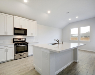 134 Edgewater Trl - Photo Thumbnail 8