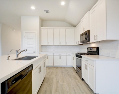 134 Edgewater Trl - Photo Thumbnail 12