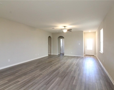 509 Washington Dr - Photo Thumbnail 1