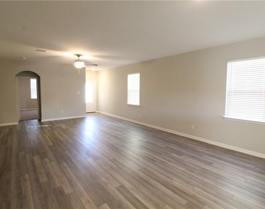 509 Washington Dr - Photo Thumbnail 6