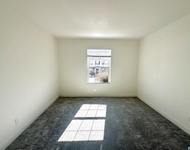 845 Fountain Ct - Photo Thumbnail 8