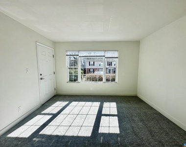 840 Fountain Ct - Photo Thumbnail 5